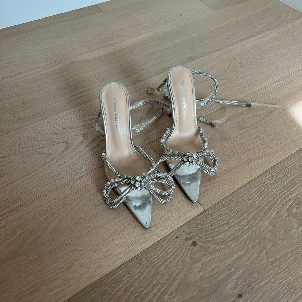 Public desire bow heels